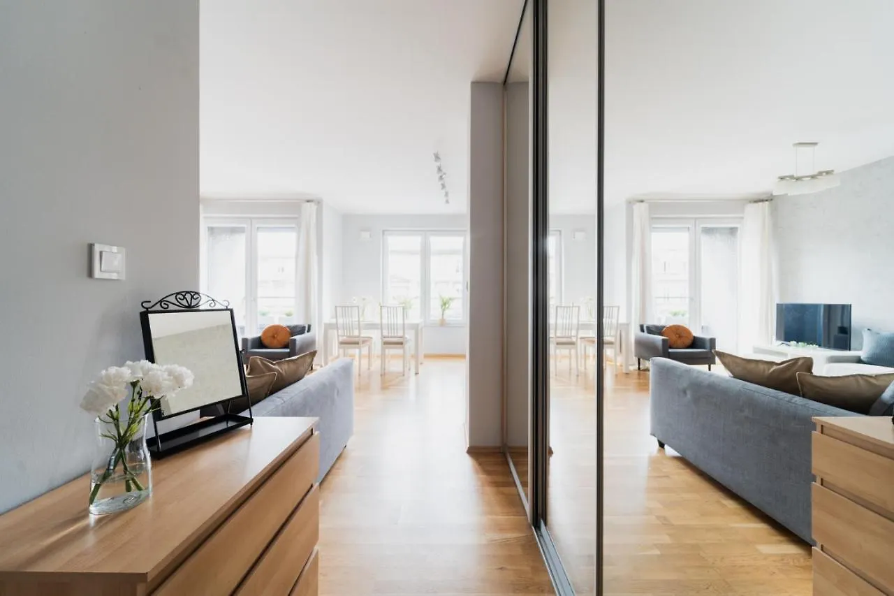 Big Apartment Old Town - 3 Rooms- 7 People-Lift- Near Town Hall Wroclaw Poland