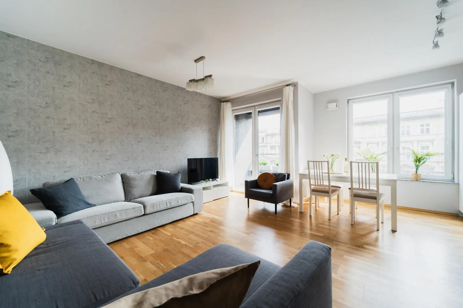 Big Apartment Old Town - 3 Rooms- 7 People-Lift- Near Town Hall location